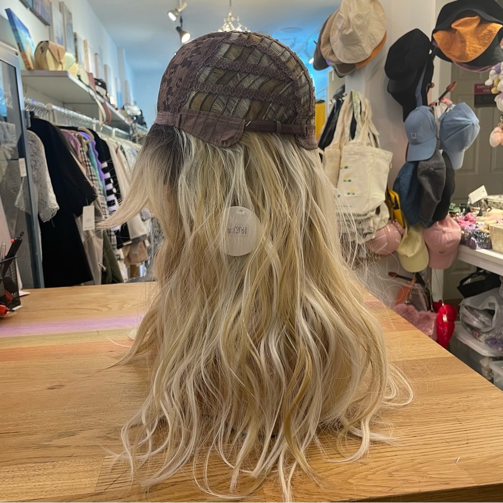 Human hair blend ombré blonde layered wave wig - Picture 11 of 11